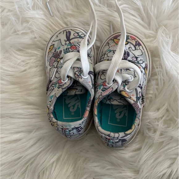 Baby vans with brand new shoe strings - Picture 4 of 9